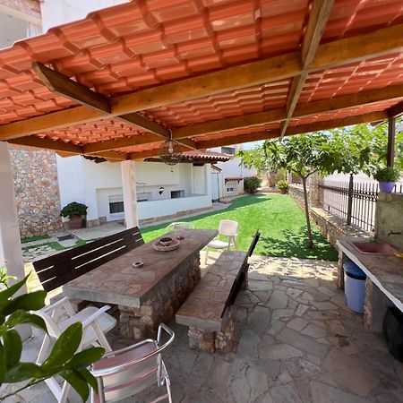 Apartment In Salamina With Garden & Sea View Selinia 外观 照片