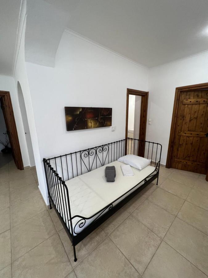 Apartment In Salamina With Garden & Sea View Selinia 外观 照片