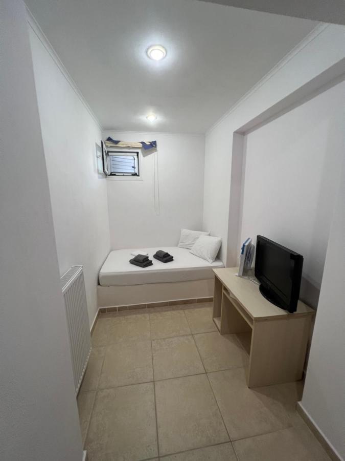 Apartment In Salamina With Garden & Sea View Selinia 外观 照片
